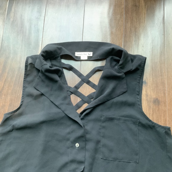 Black Tank Top Buttoned Top with Cutout. Size M. - Picture 2 of 6